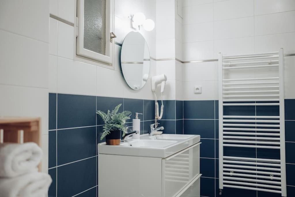 Downtown 2bd Riverside Near Dancing House *