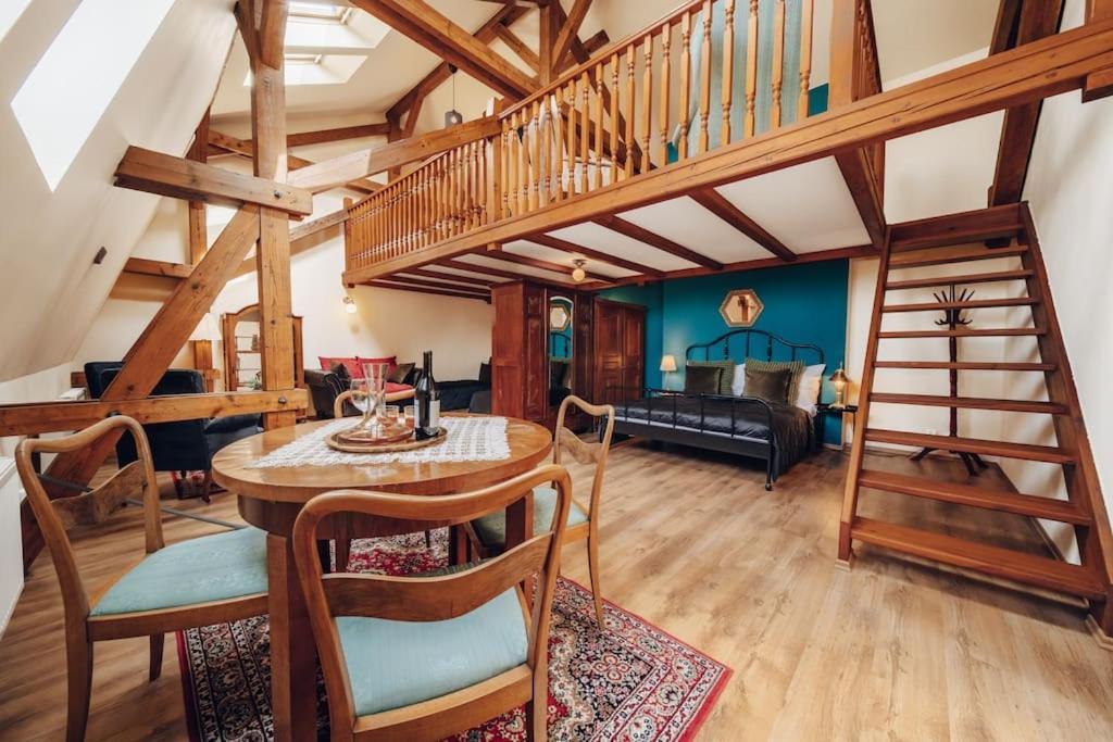 Lägenhet Magnificent Historical Penthouse In The Heart Of