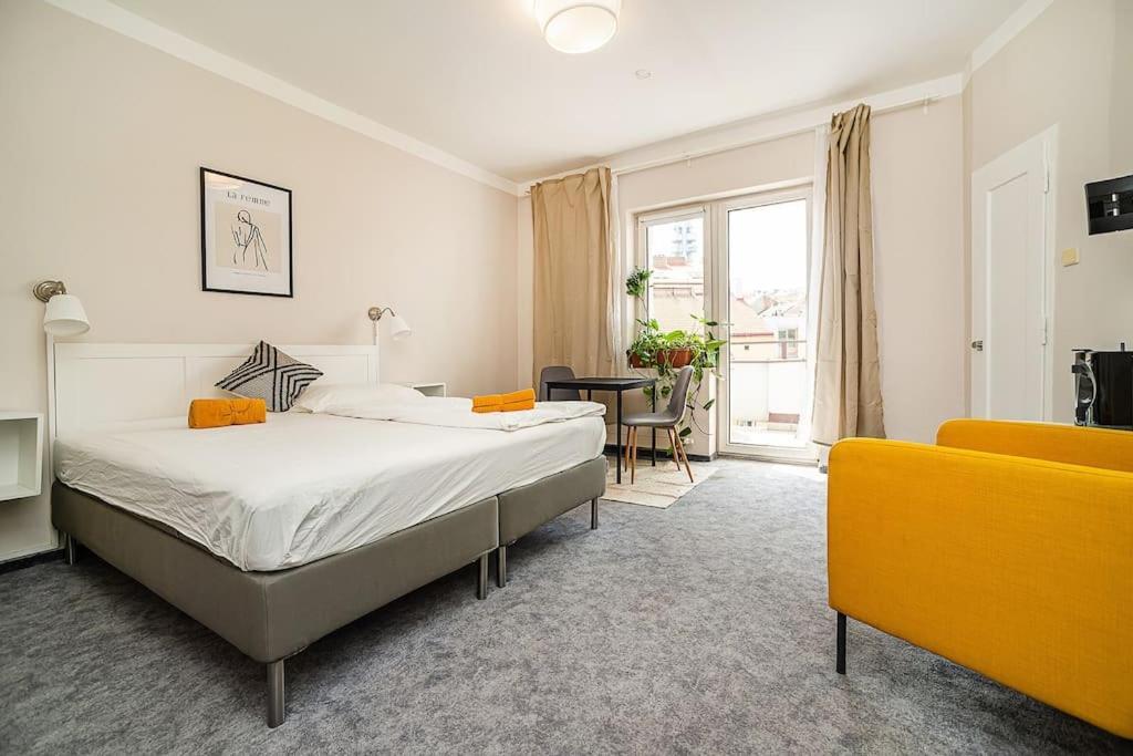 Cosy With Terrace By Tram Prag