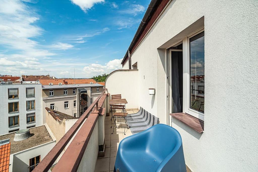 Cosy With Terrace By Tram