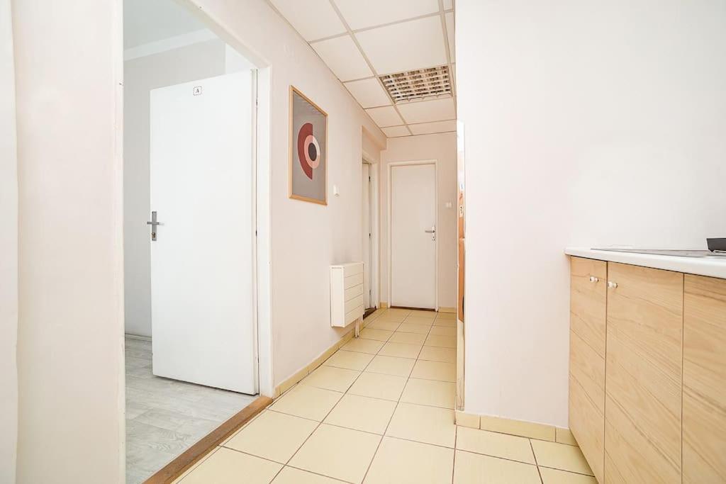 Bright 2 Bed With Big Terrace By Tram Lägenhet