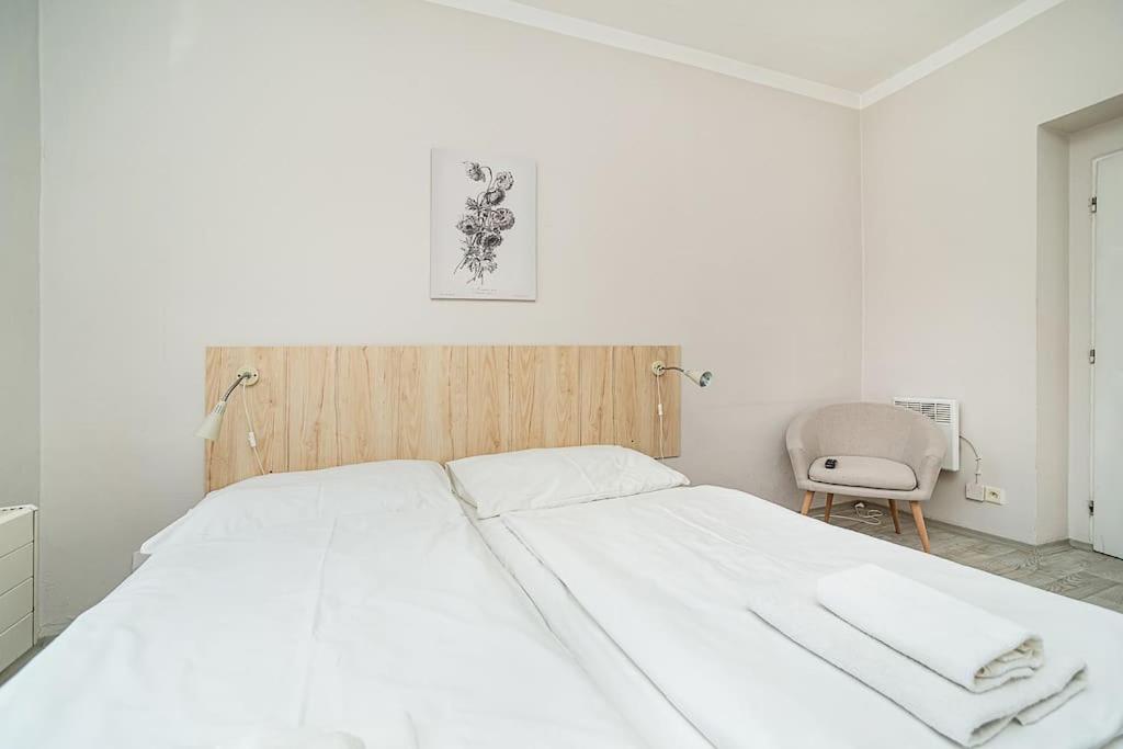 Bright 2 Bed With Big Terrace By Tram Lägenhet