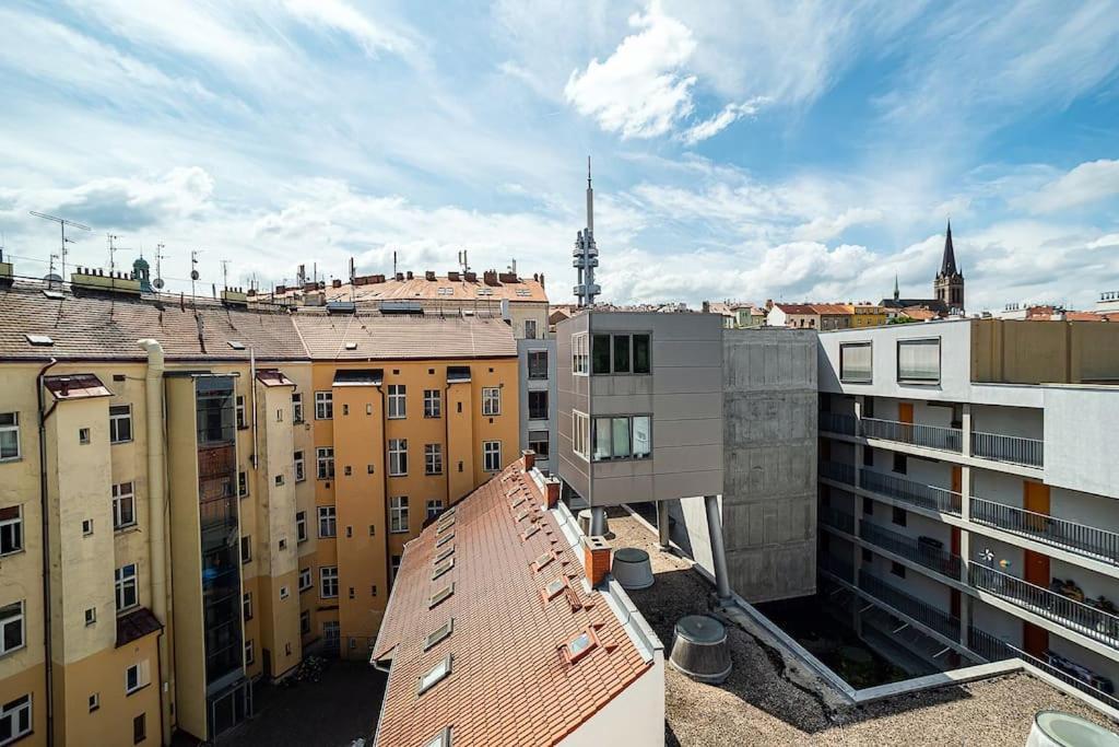Bright 2 Bed With Big Terrace By Tram Lägenhet