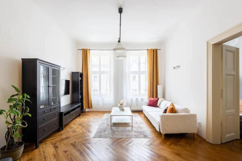 Spacious With Balcony At Wenceslas Sq Praha