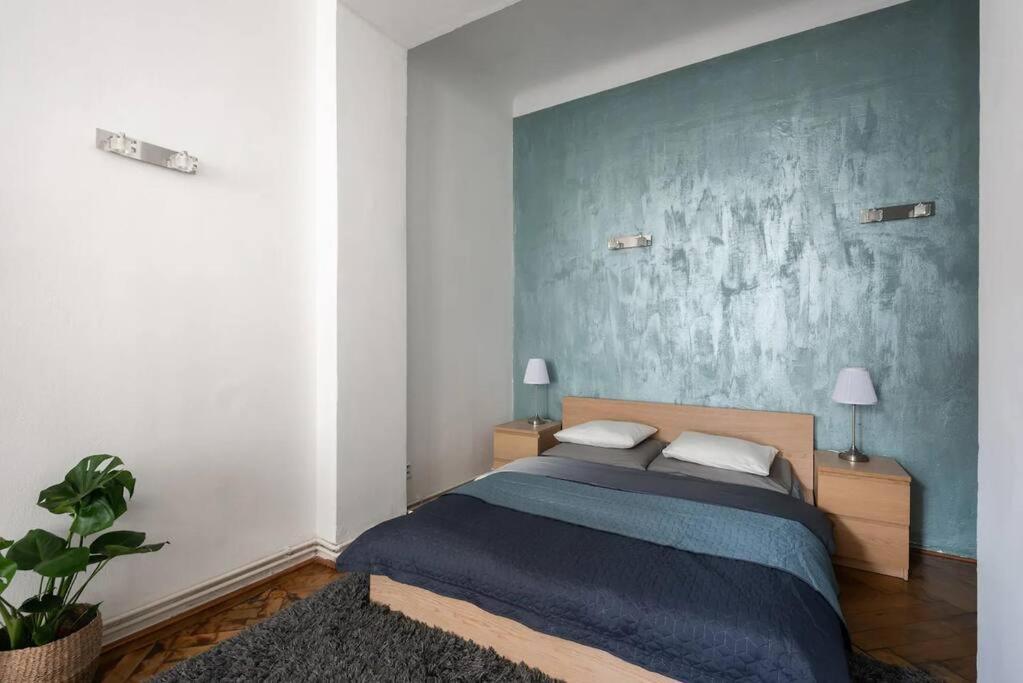 Spacious With Balcony At Wenceslas Sq * Praha