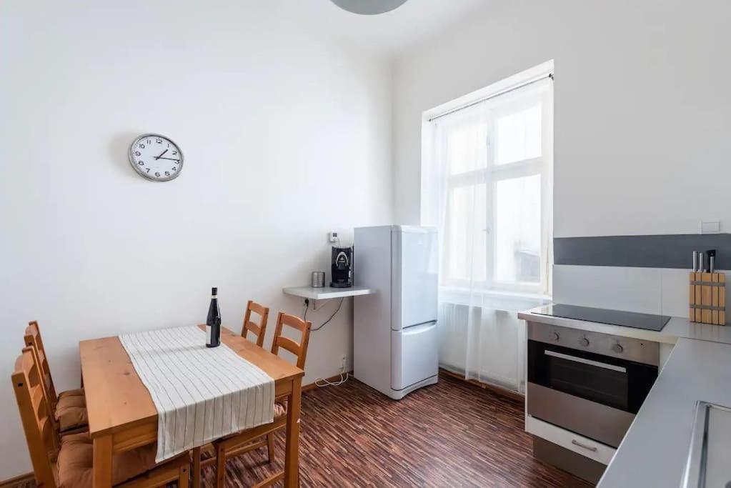 Spacious With Balcony At Wenceslas Sq Apartmán Praha