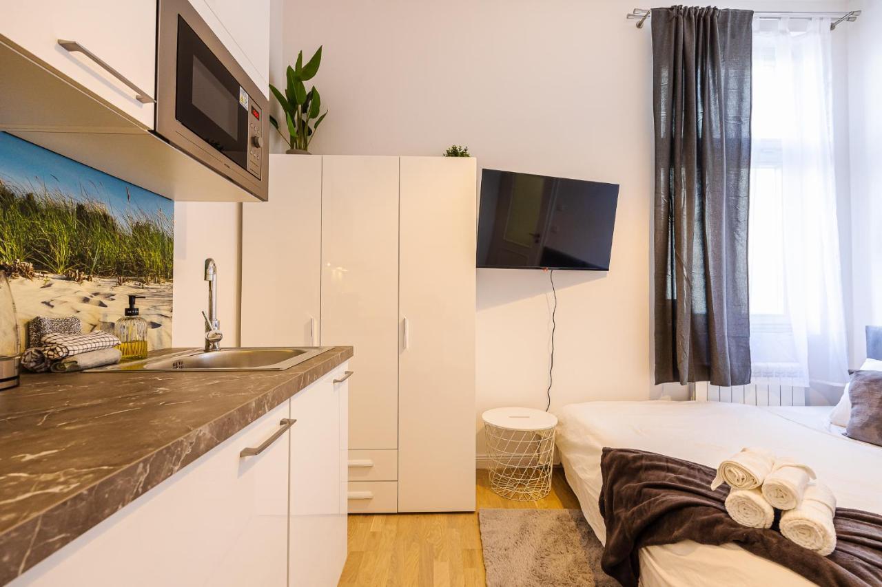 Cozy In City Center Apartment