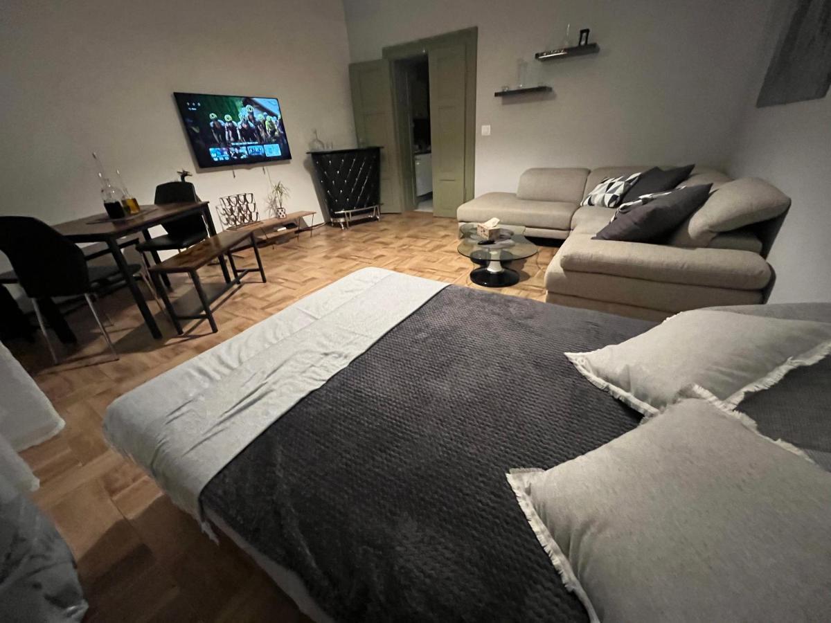 Apartment Karlin Apartman *