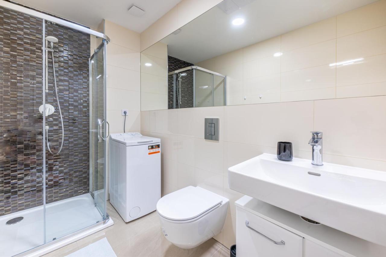 Pleasant In An Apart In The Center Of Apartment *