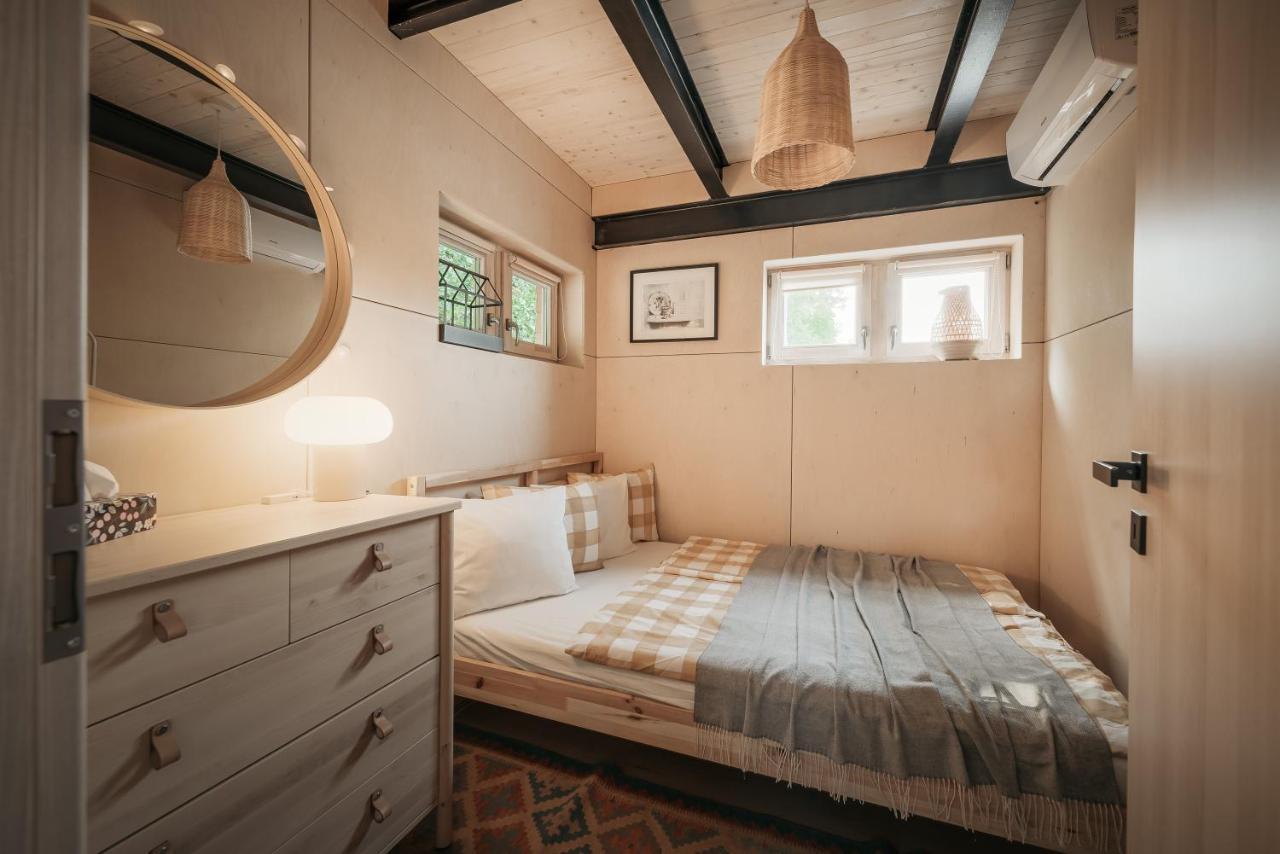 Bådhotel Houseboat Fred *