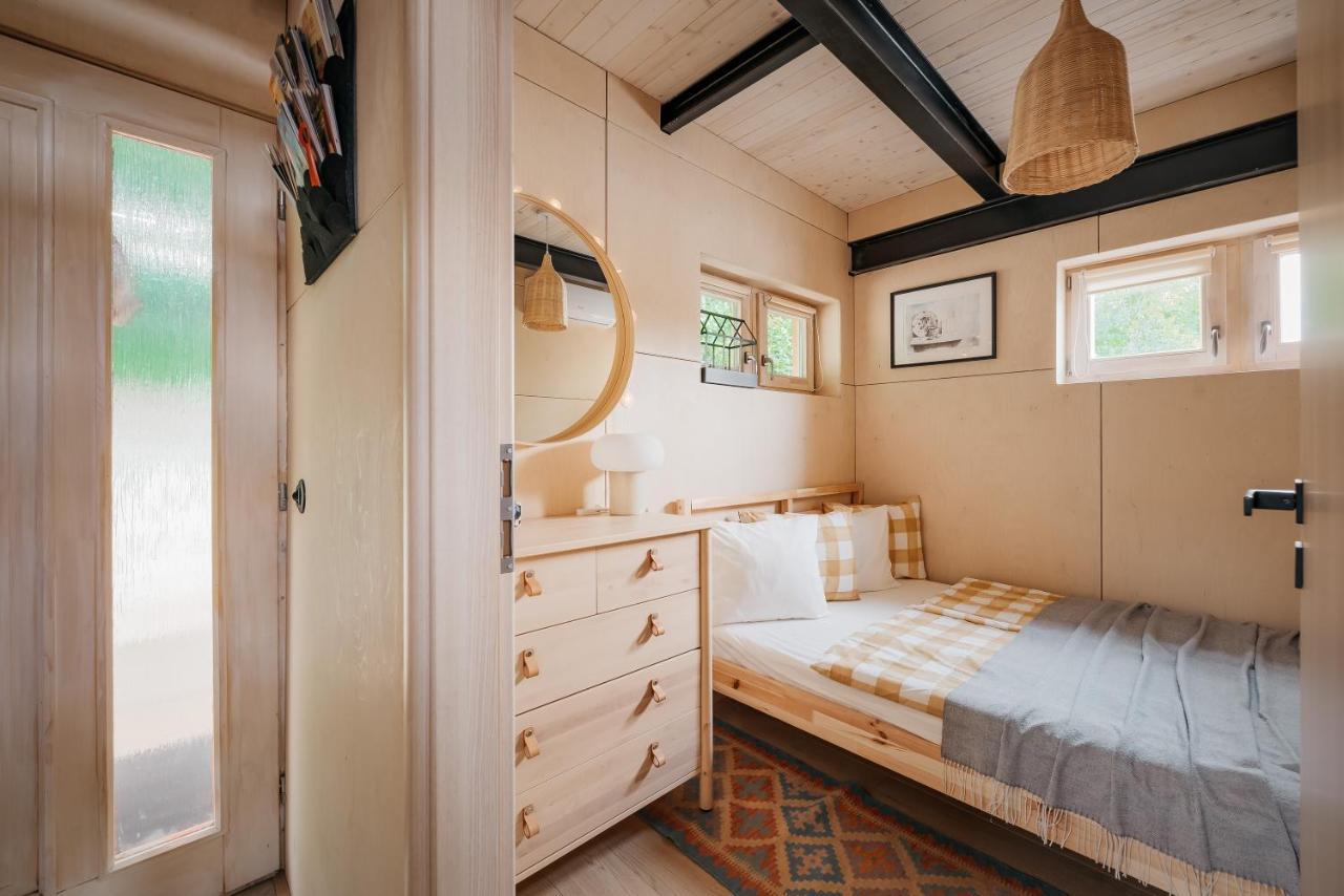 Houseboat Fred