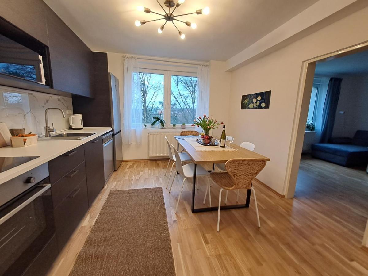 Lägenhet Apartmanovy Dum Se Zahradou V Klidne Casti Prahy