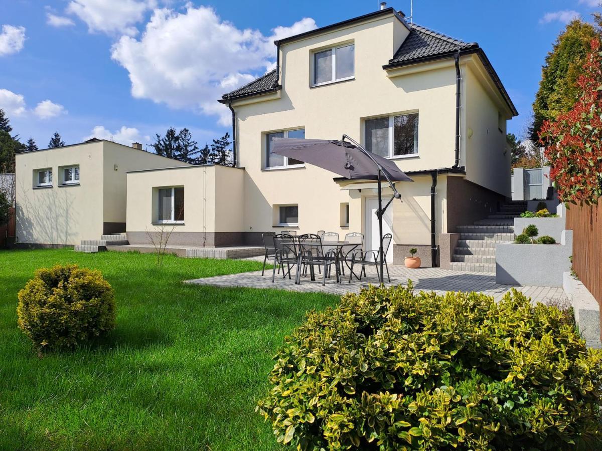 Apartmanovy Dum Se Zahradou V Klidne Casti Prahy Lägenhet