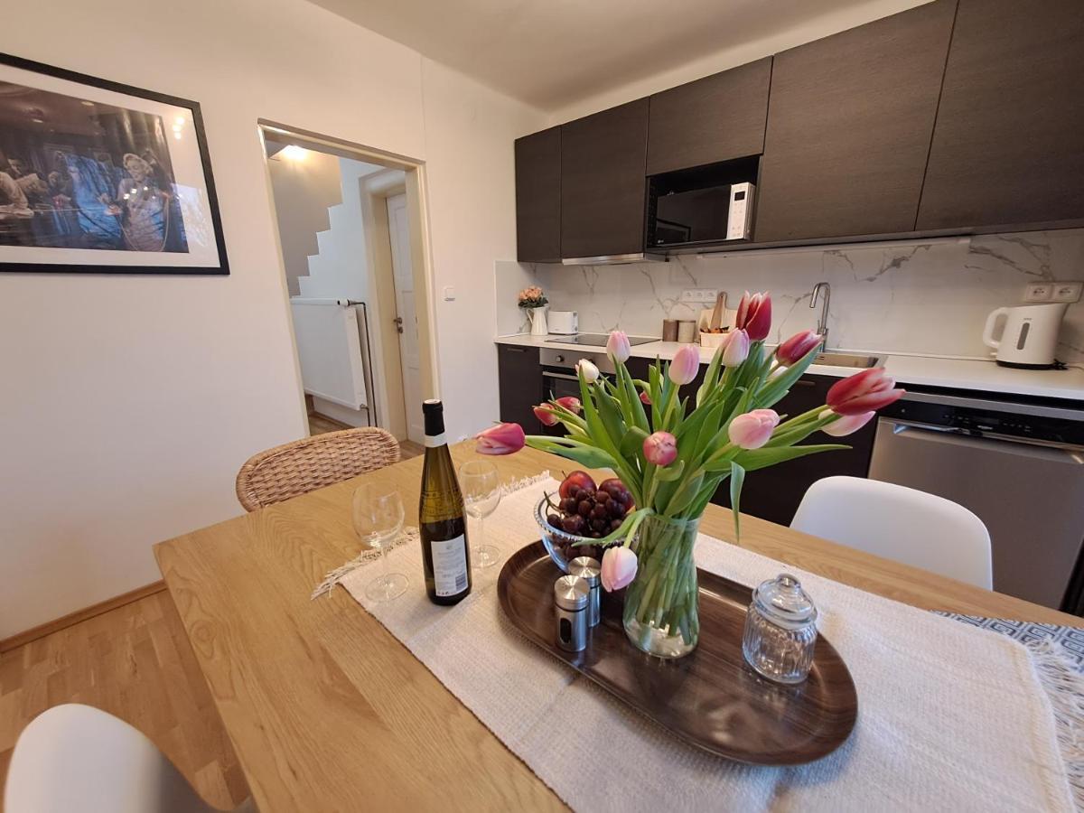 Apartmanovy Dum Se Zahradou V Klidne Casti Prahy Lägenhet