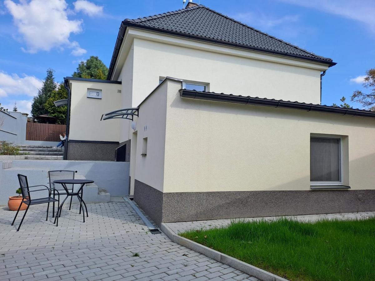 Apartmanovy Dum Se Zahradou V Klidne Casti Prahy Lägenhet *