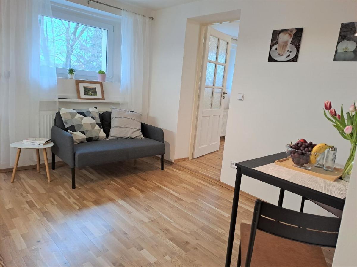 Lägenhet Apartmanovy Dum Se Zahradou V Klidne Casti Prahy Prag