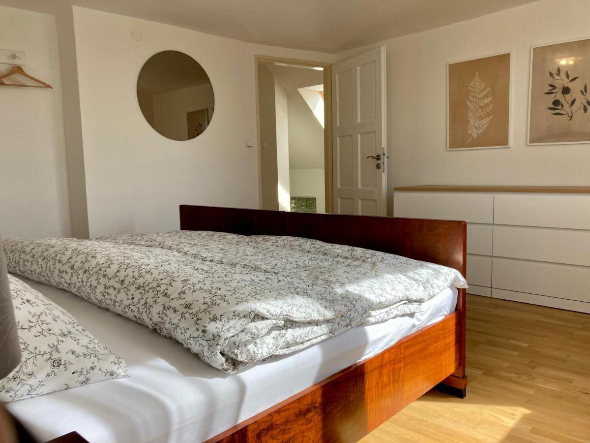 Apartmanovy Dum Se Zahradou V Klidne Casti Prahy Lägenhet Prag