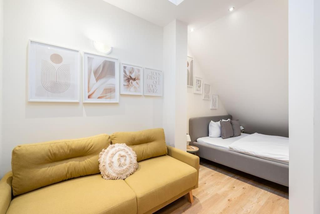 B.o.b. Klimentska Apartment *