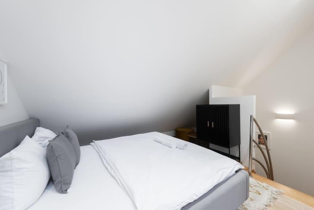Apartment B.o.b. Klimentska Prague