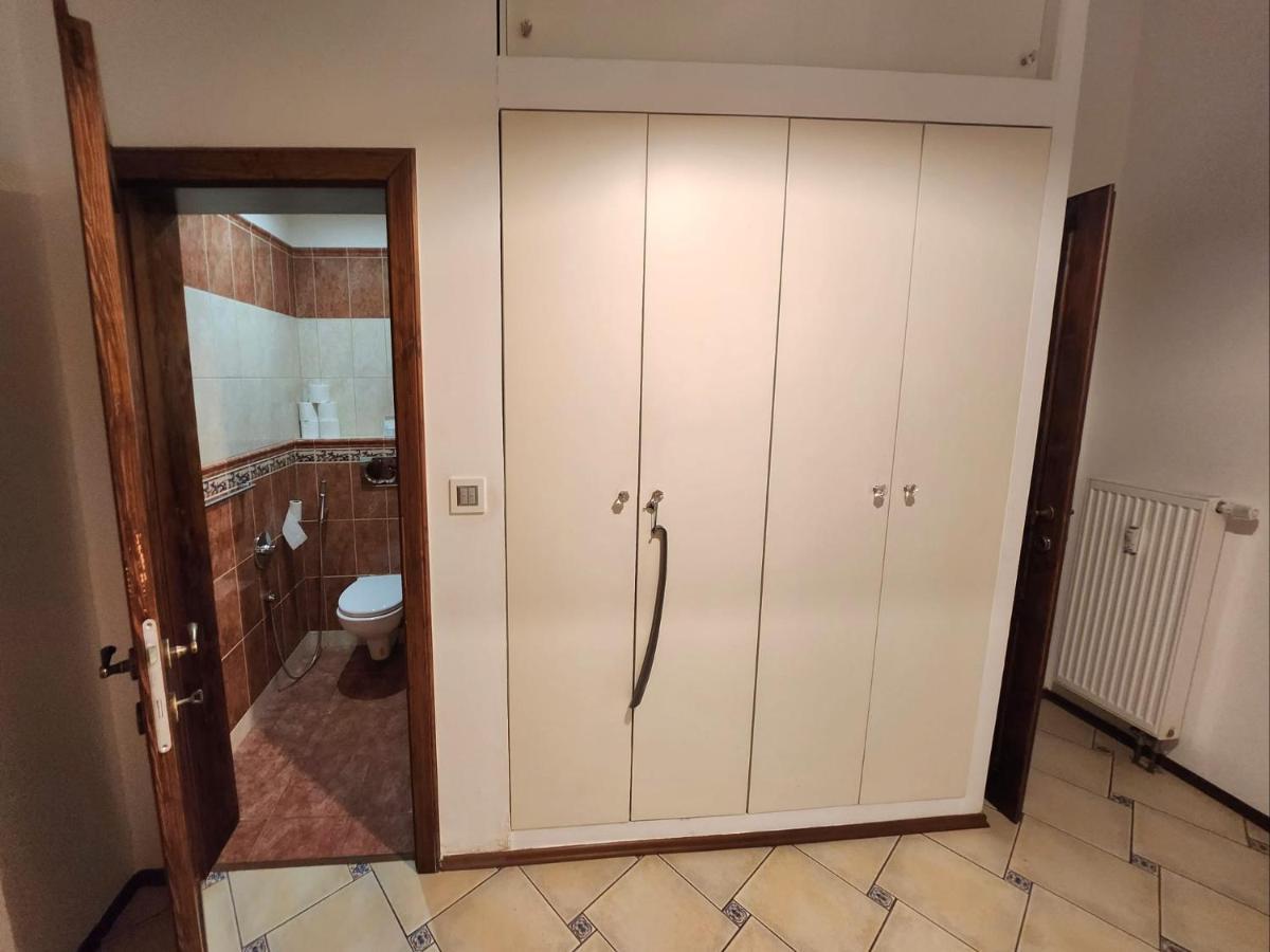 Spacious 6min From The Dancing House *