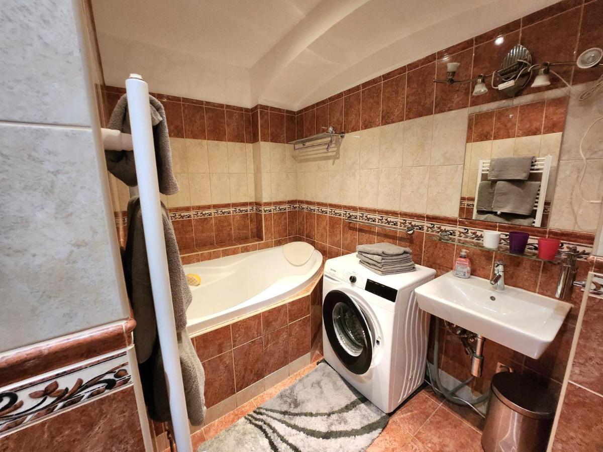 Spacious 6min From The Dancing House Prague
