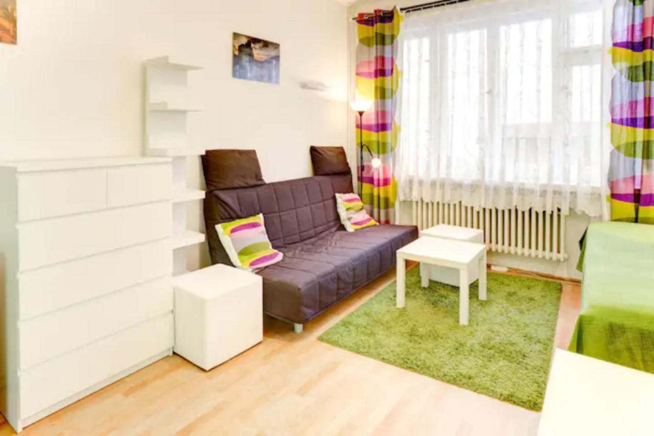By The Center Apartment *