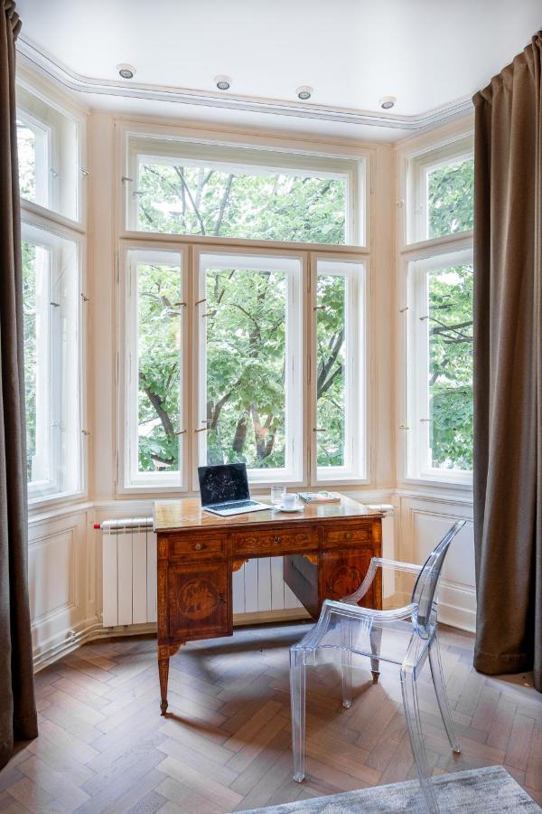 Lägenhet Elegant Paris Ave With A Terrace Prag