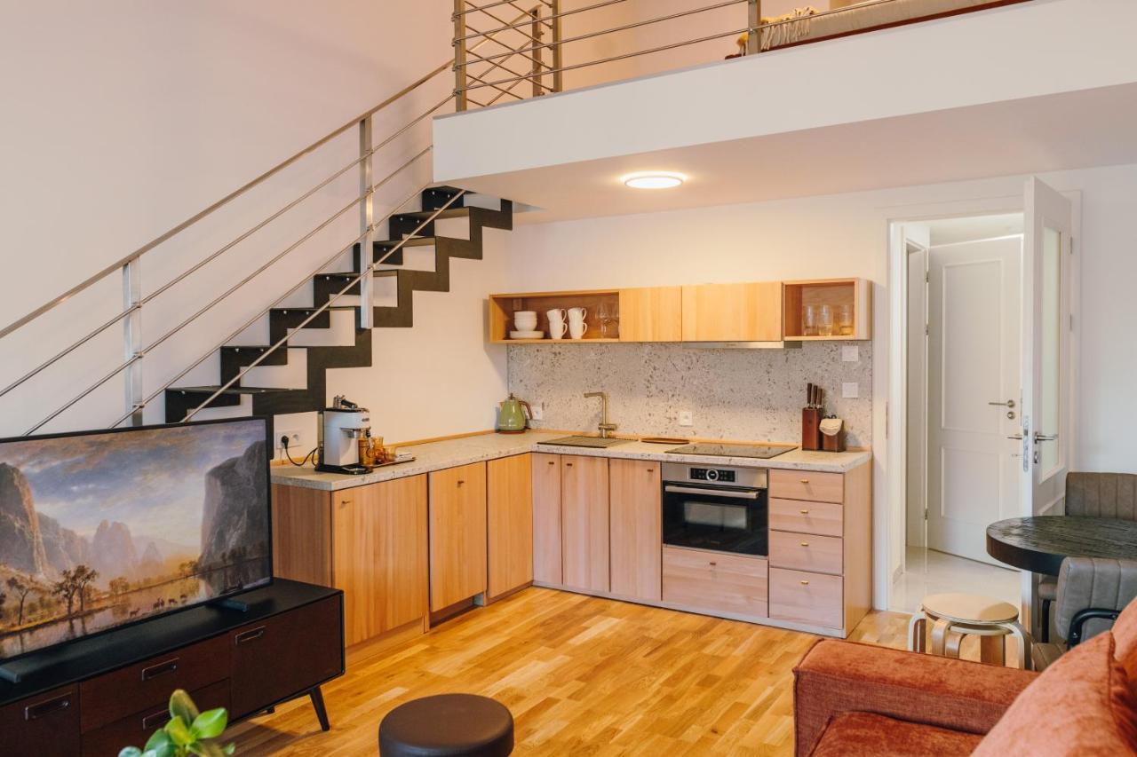 Apartment Modern Mezzanine At Jecna St *