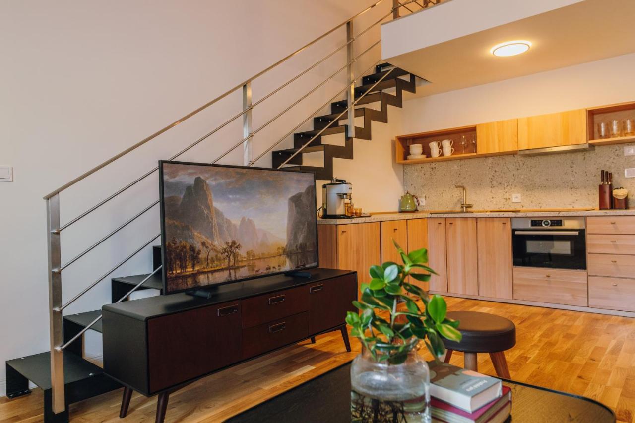 Apartment Modern Mezzanine At Jecna St Prague