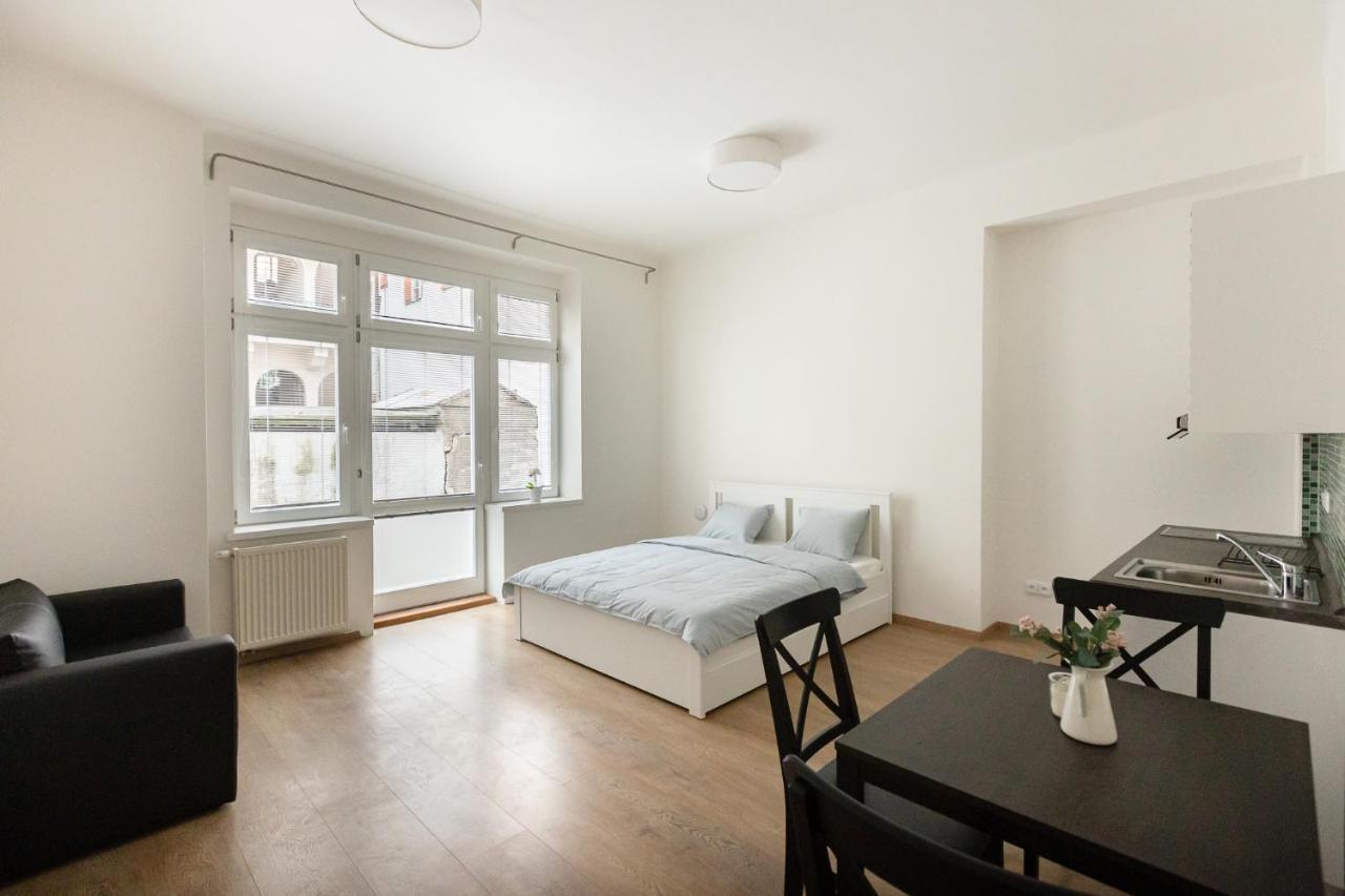Apartment Cozy In Quiet Courtyard Near Charles Bridge *