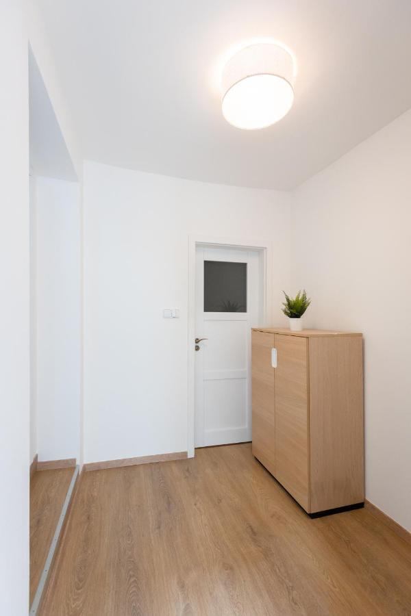 Cozy In Quiet Courtyard Near Charles Bridge Apartment *