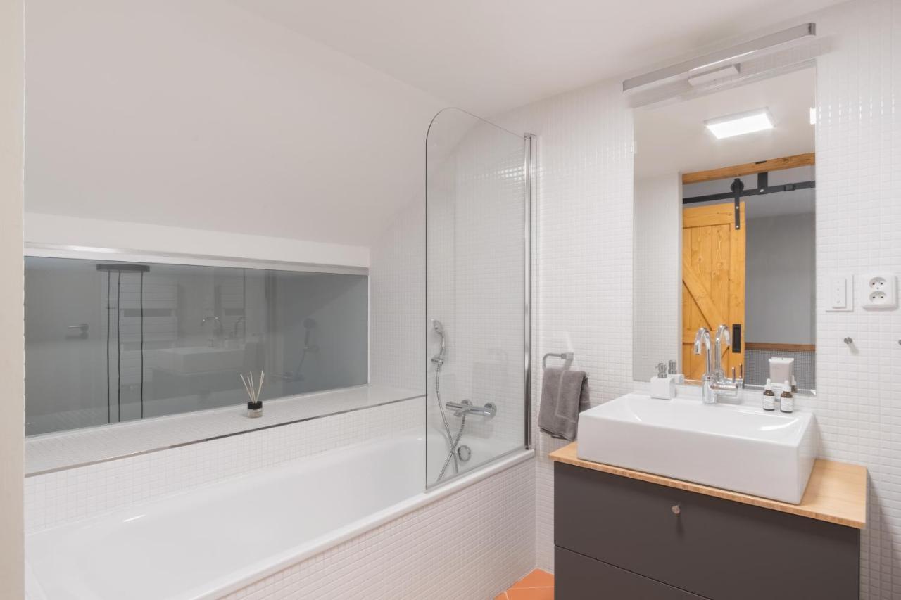 Days - Loft - Parking - 4 Min Wenceslas Sq Lägenhet *