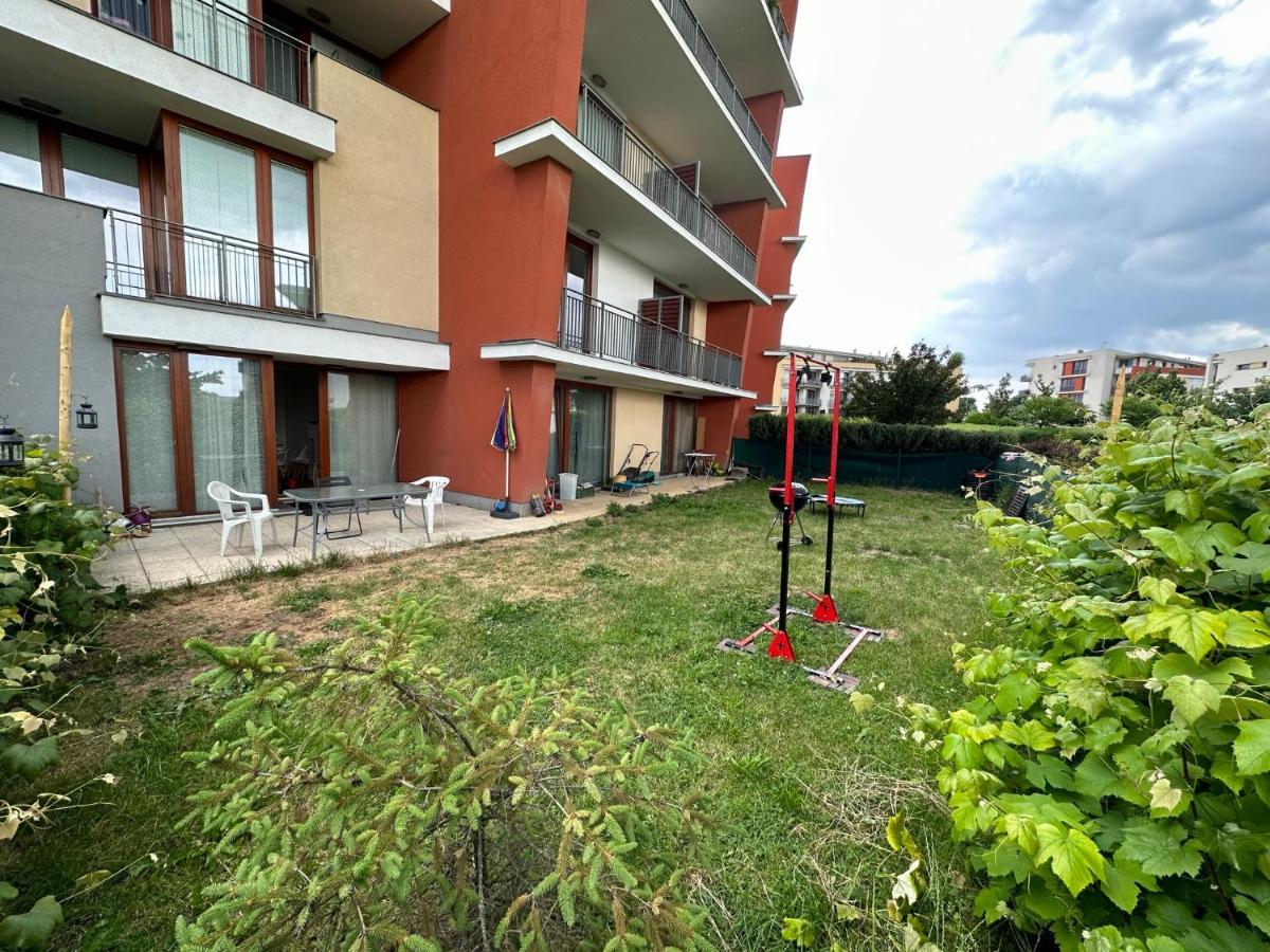 Simple With Garden 15 Min From Center&airport Lejlighed
