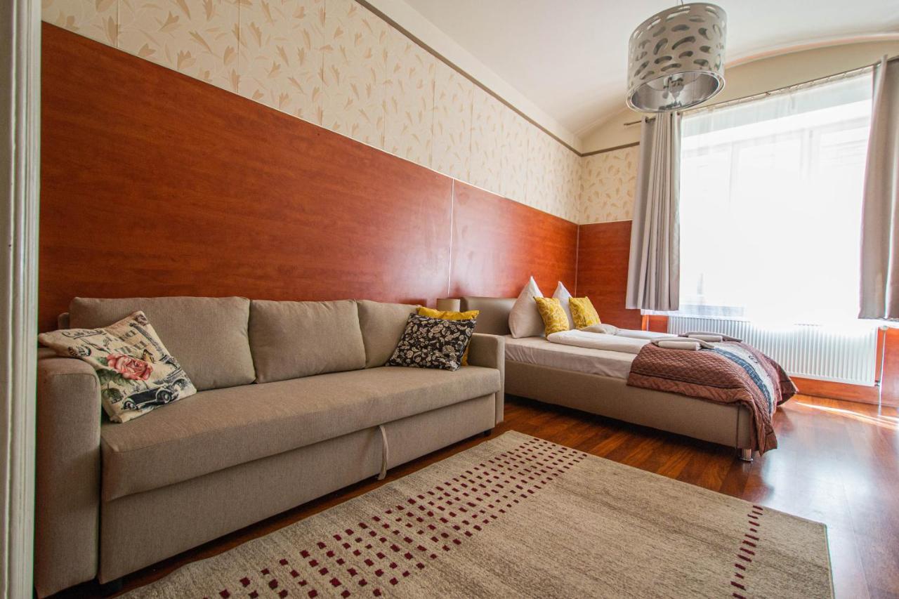2bdr Flat Behind Museum Apartment Prag