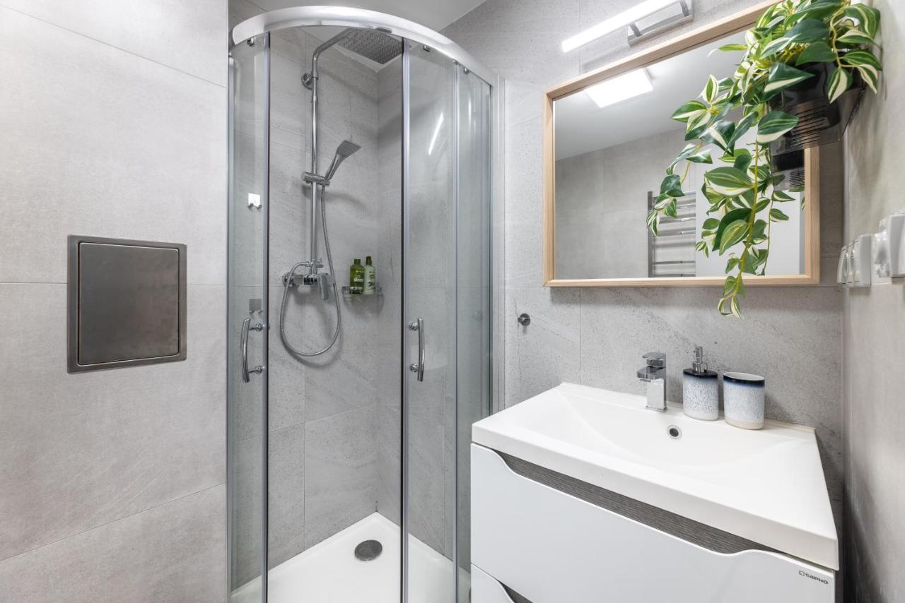 Cute 1bedroom Center *