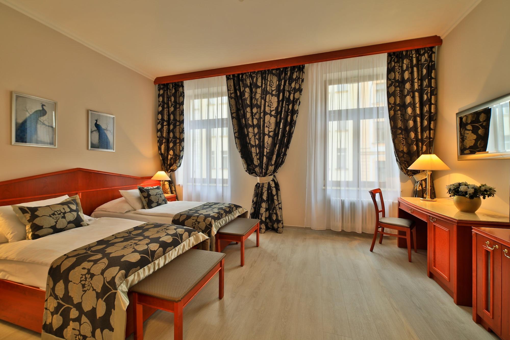 Carlton Hotel 4*