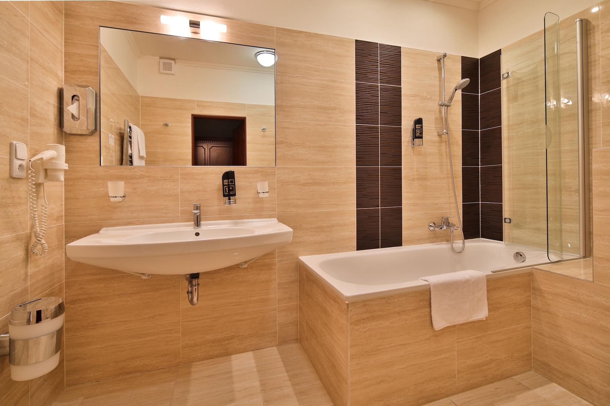 Meteor Plaza Hotel 4*