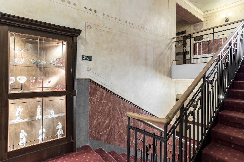 Meteor Plaza Hotel 4*