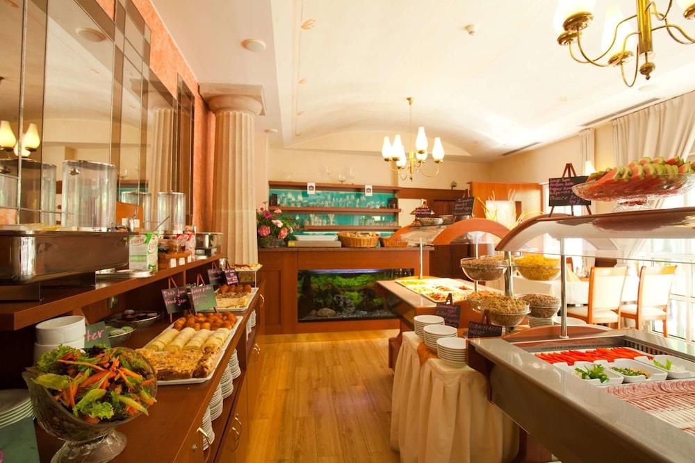 Meteor Plaza Hotel 4*