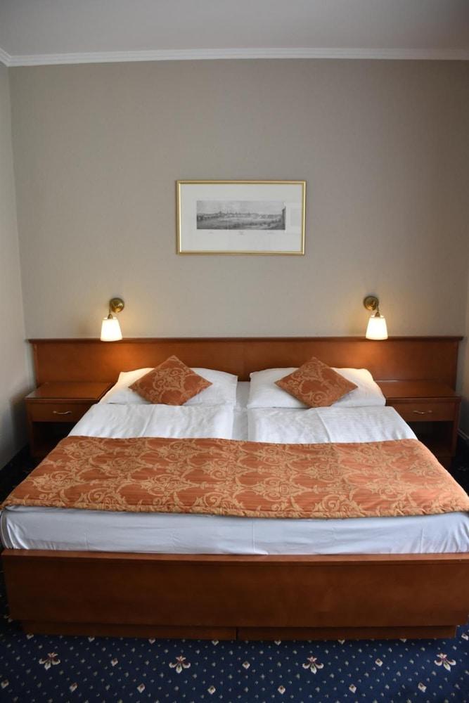 Hotel Arbes 3*