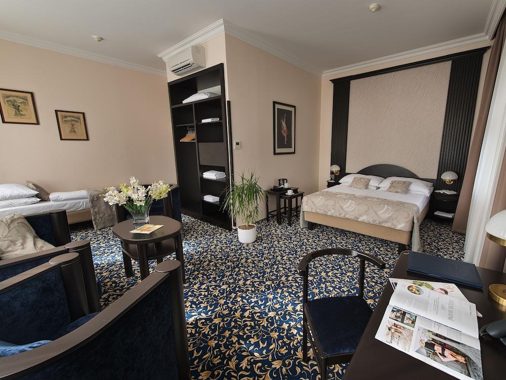Ea Royal Esprit Hotel
