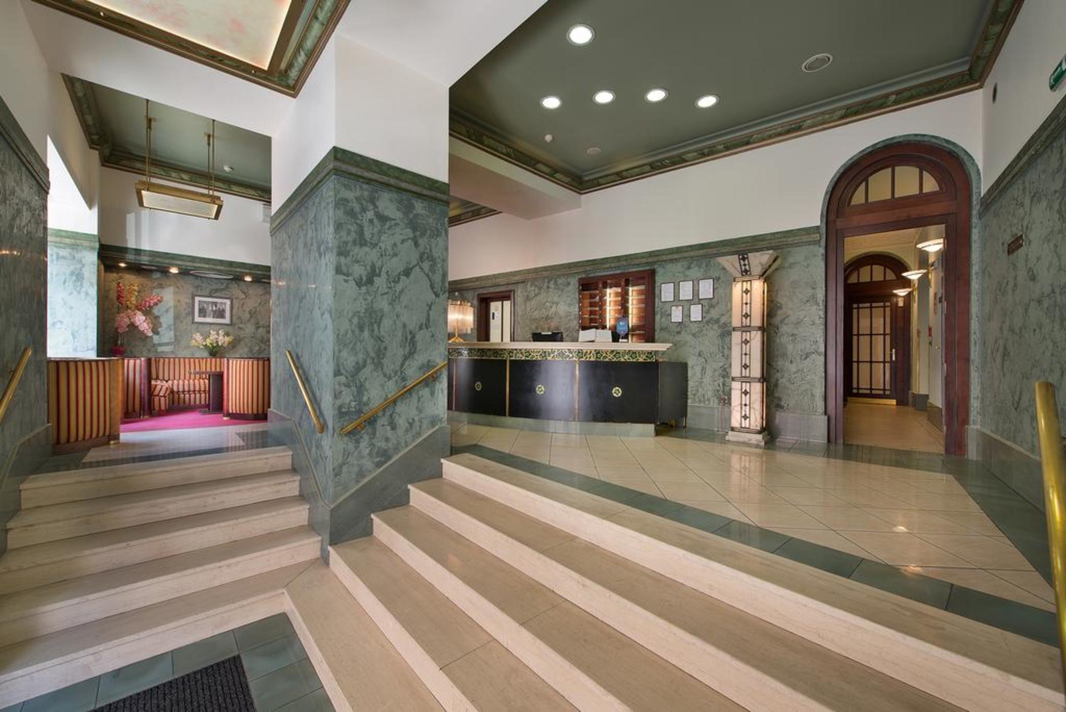 Ea Royal Esprit Hotel 4*