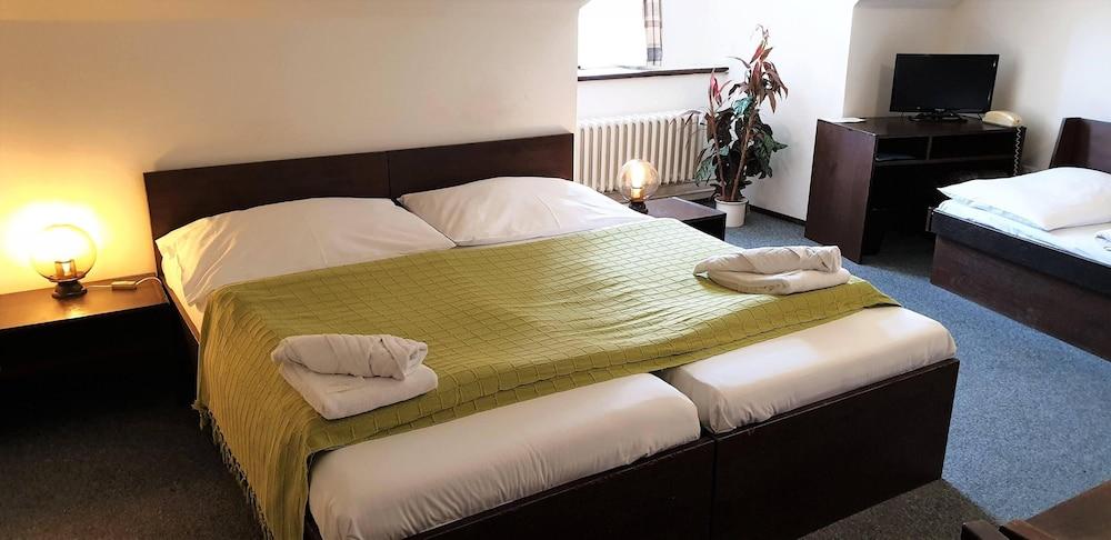 Hotel Self-service Ostaš 3*