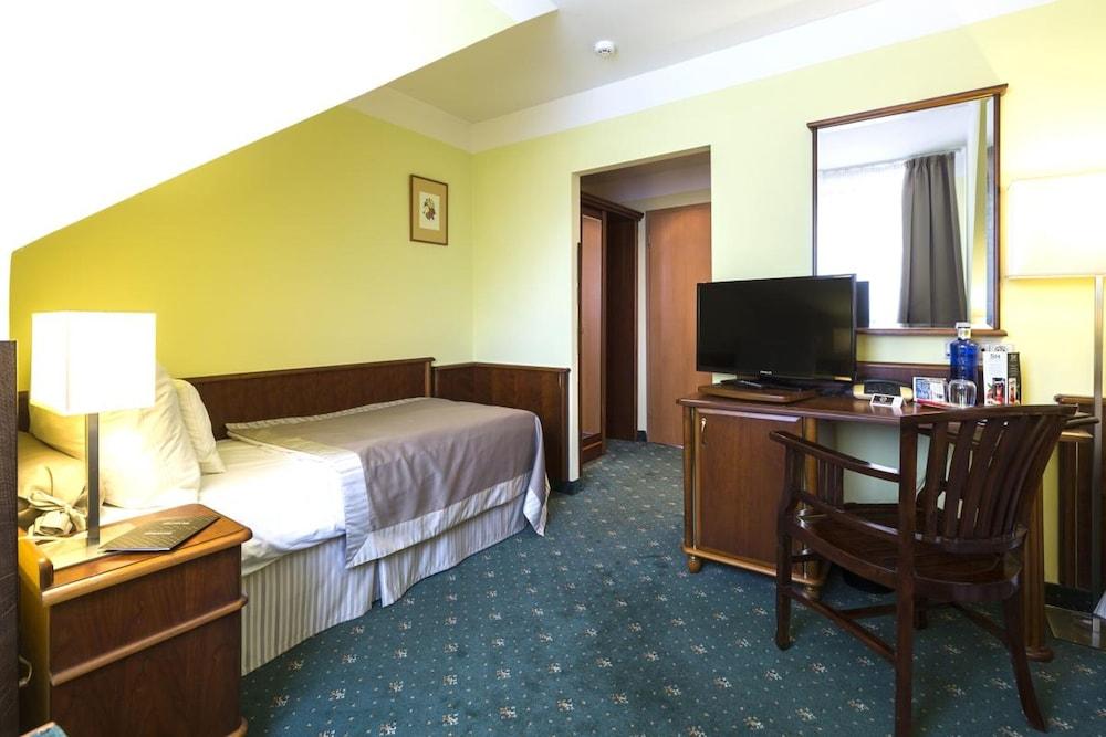 Selsky Dvur - Bohemian Village Courtyard Hotel