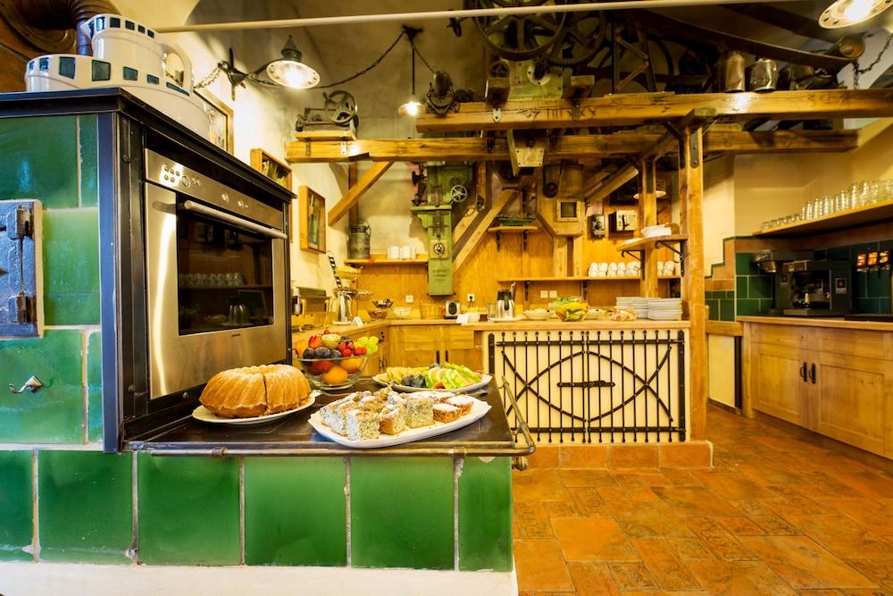 Hotel Selsky Dvur - Bohemian Village Courtyard 4*
