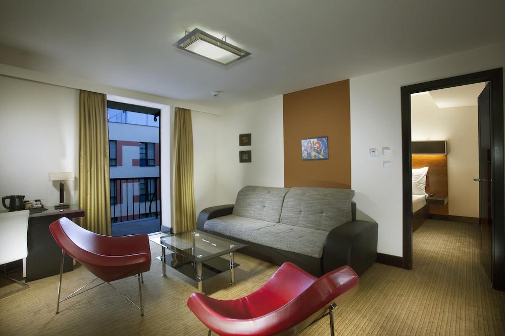 Hotel Grand Majestic 4*