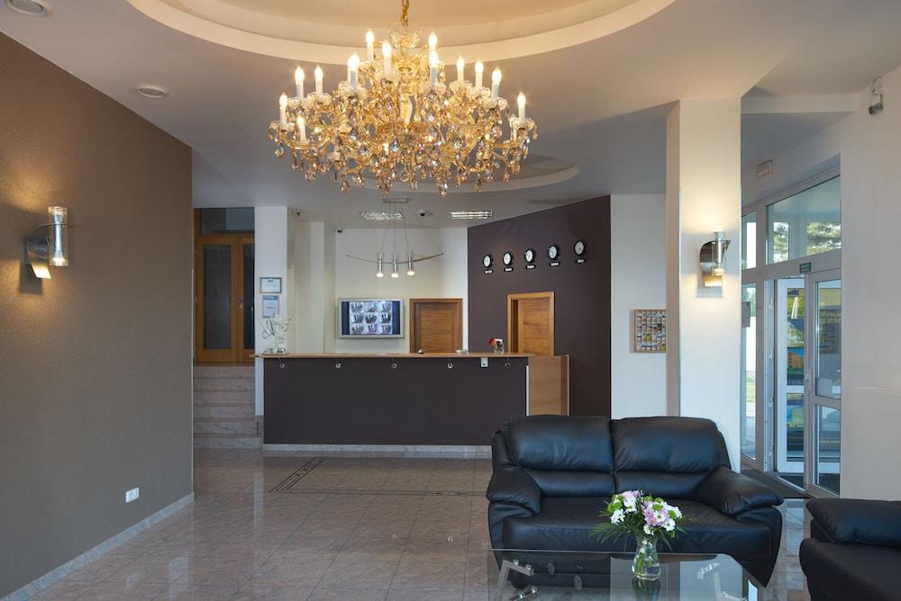 Aura Design&garden Pool 3* Prag