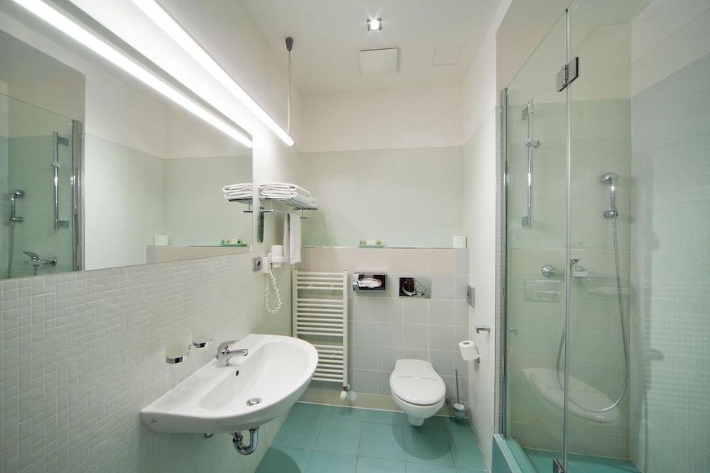 Prague Inn Hotel 4*