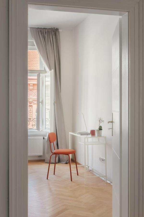 Days - Modern Apts - Fast Wifi - Netflix - 7 Min Wenceslas Sq *