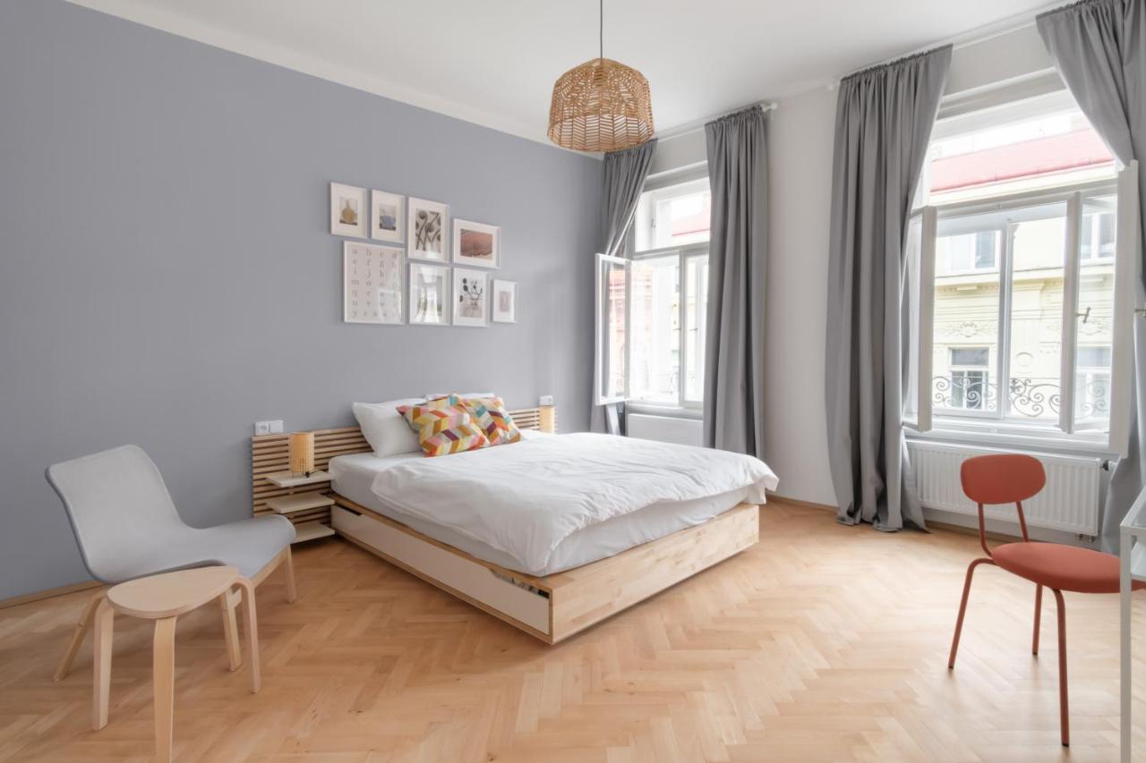 Days - Modern Apts - Fast Wifi - Netflix - 7 Min Wenceslas Sq Lägenhet *
